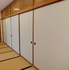 大きな襖張替